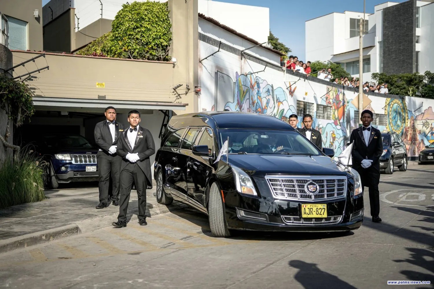 نقل جثمان الكاتب ماريو فارغاس يوسا إلى محرقة في ليما